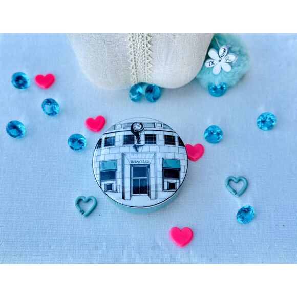 NEW RARE Tiffany & Co. Flagship Facade Trinket Round Porcelain Box - Picture 1 of 5